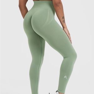 Oner Active Effortless Leggings size M Short NWT- Color: Sage Printed Logo